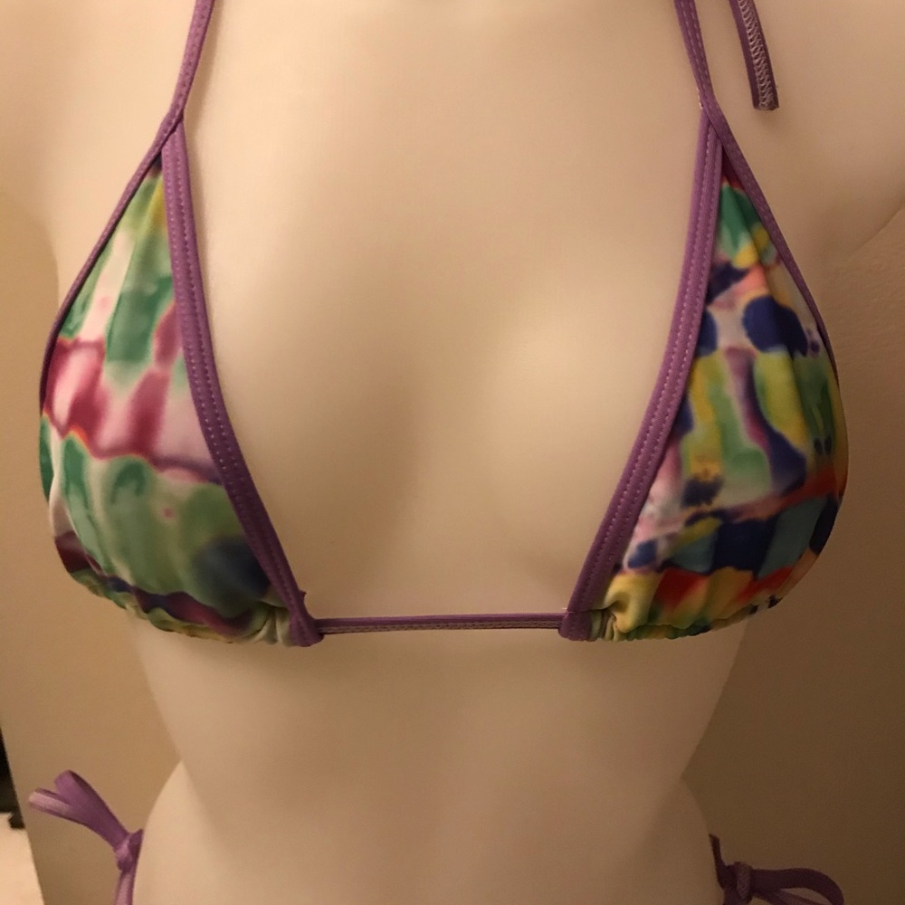 Bikini - Picture 3 of 7